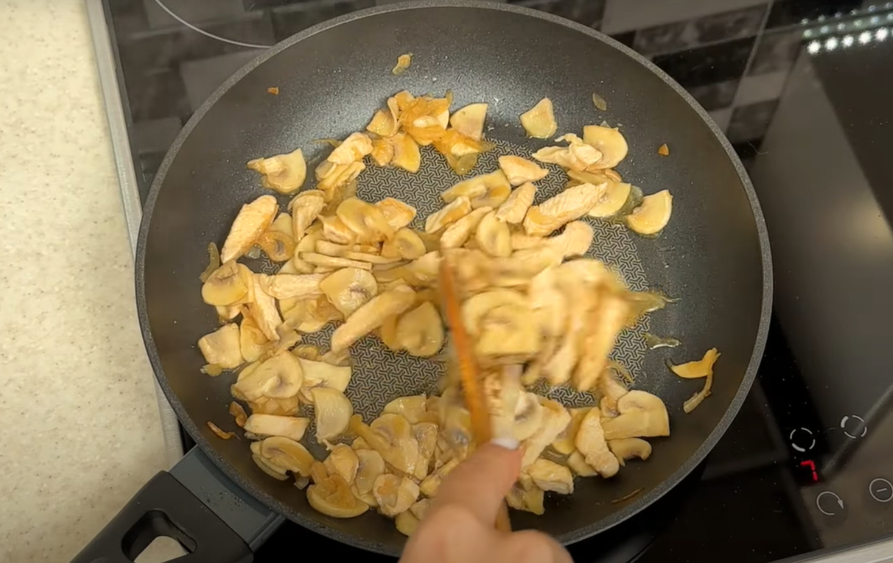 Панский дерун с курицей и грибами: рецепт невероятно сытного украинского блюда